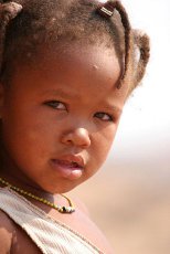 Bambina Damara, etnie della Namibia, tour etnoculturali